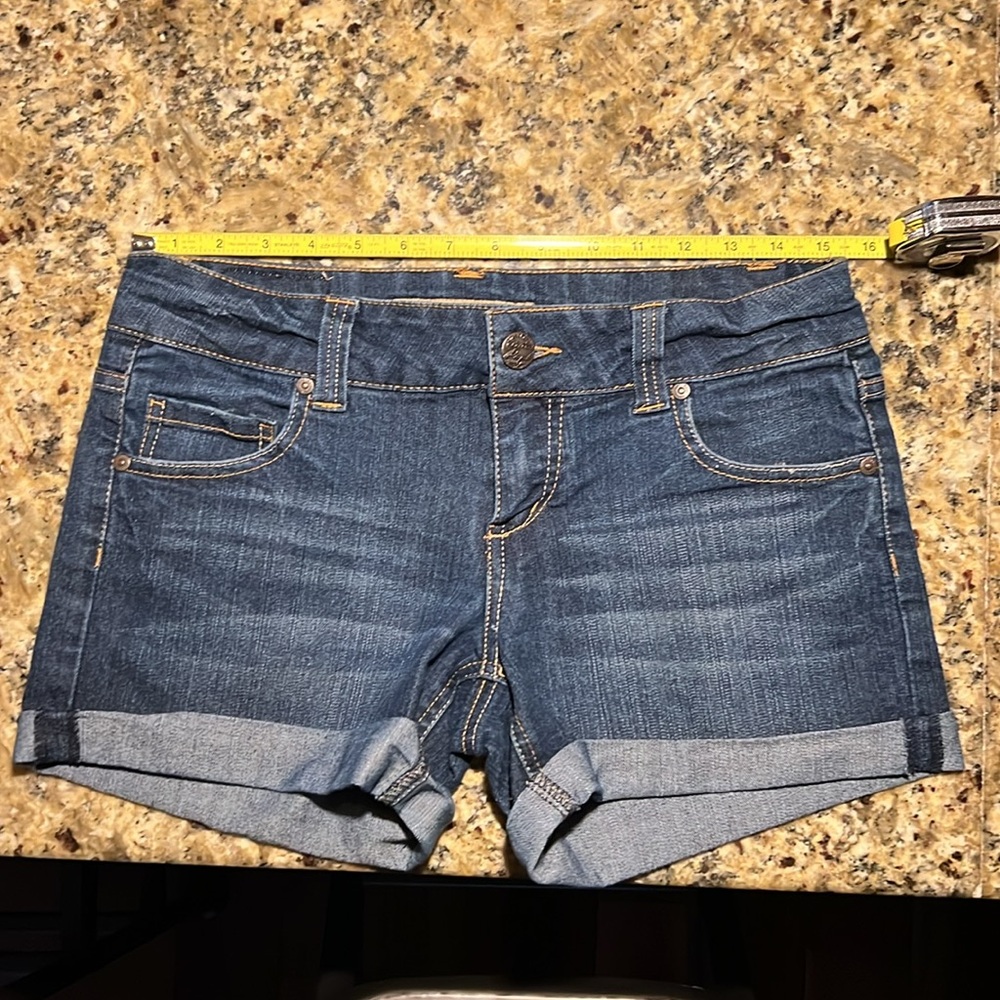 Women’s cuffed jean shorts, junior size 9. See measurements in pictures.
